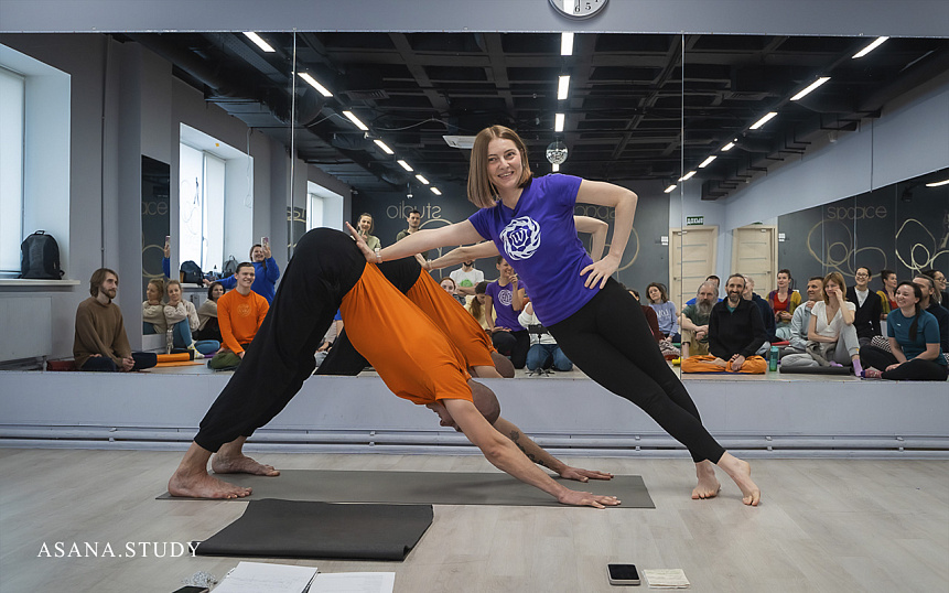 Correct alignment of Adho mukha shvanasana