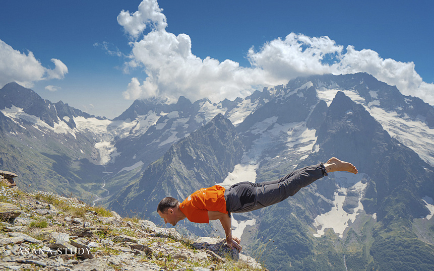 Mayurasana in the mountains